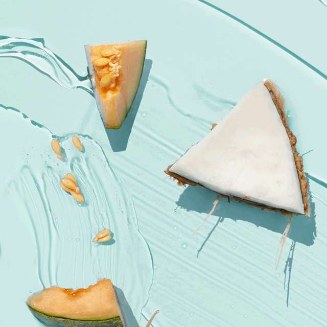 شاورژل(شامپو بدن)ملون و آب نارگیل لاونیچر انواع پوست 250میلLove Nature Organic Refreshing Shower Gel